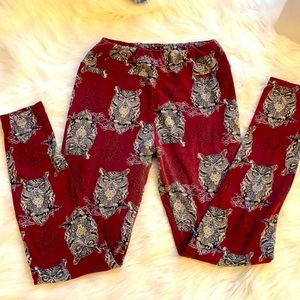 Lula row leggings maroon with owls. One size